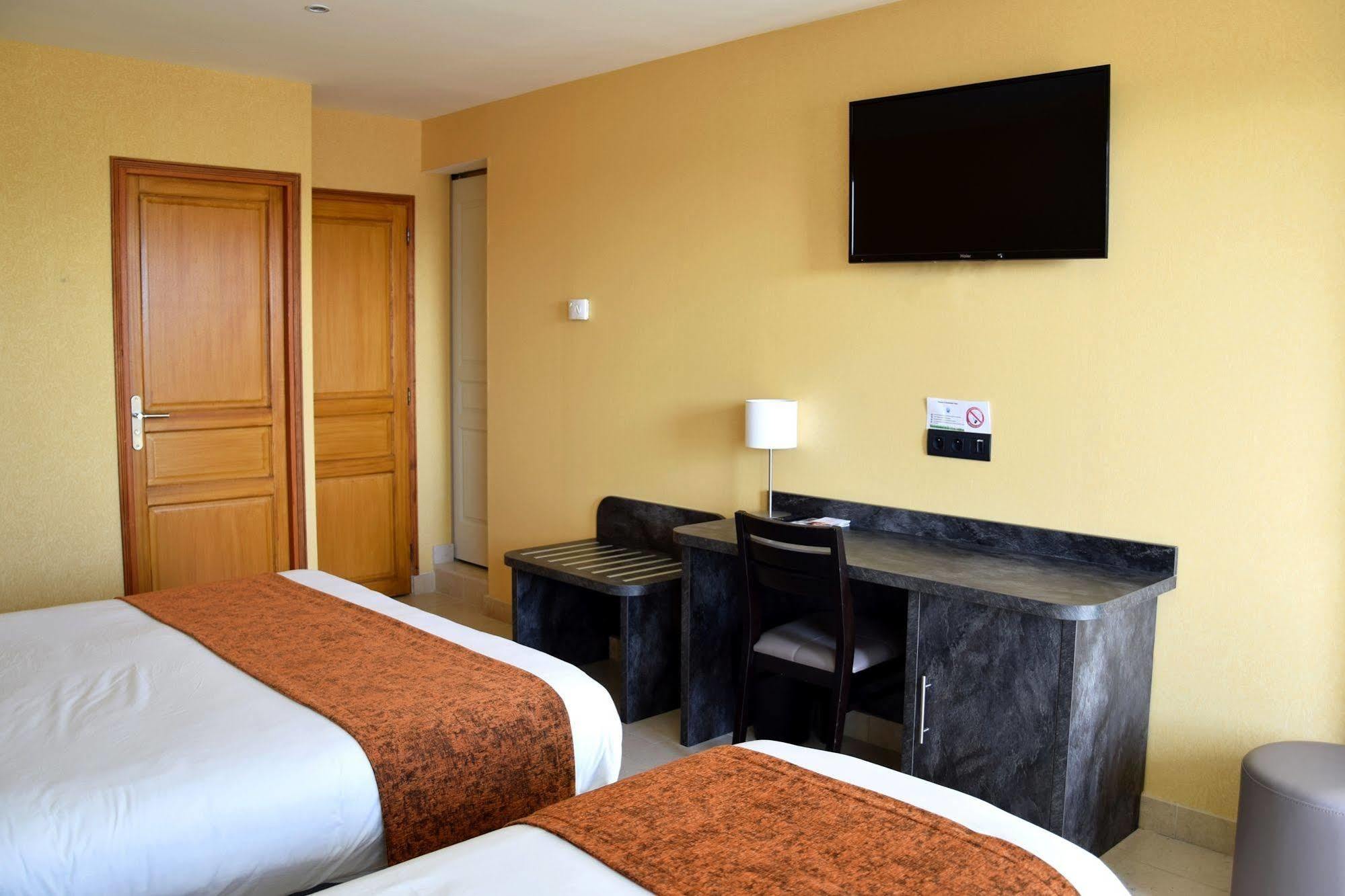 Logis Des Sources Hotel Créney-près-Troyes Eksteriør billede