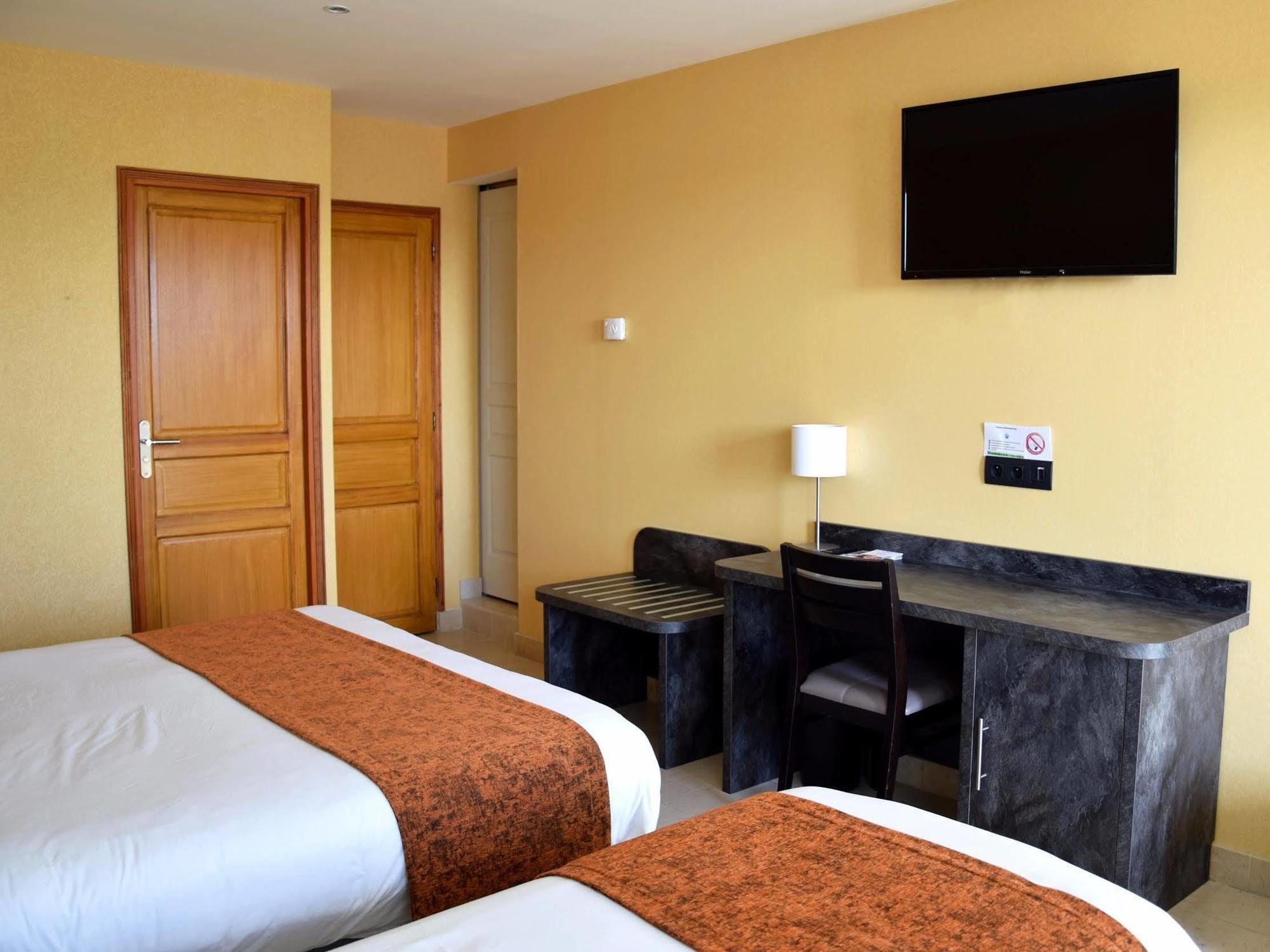 Logis Des Sources Hotel Créney-près-Troyes Eksteriør billede