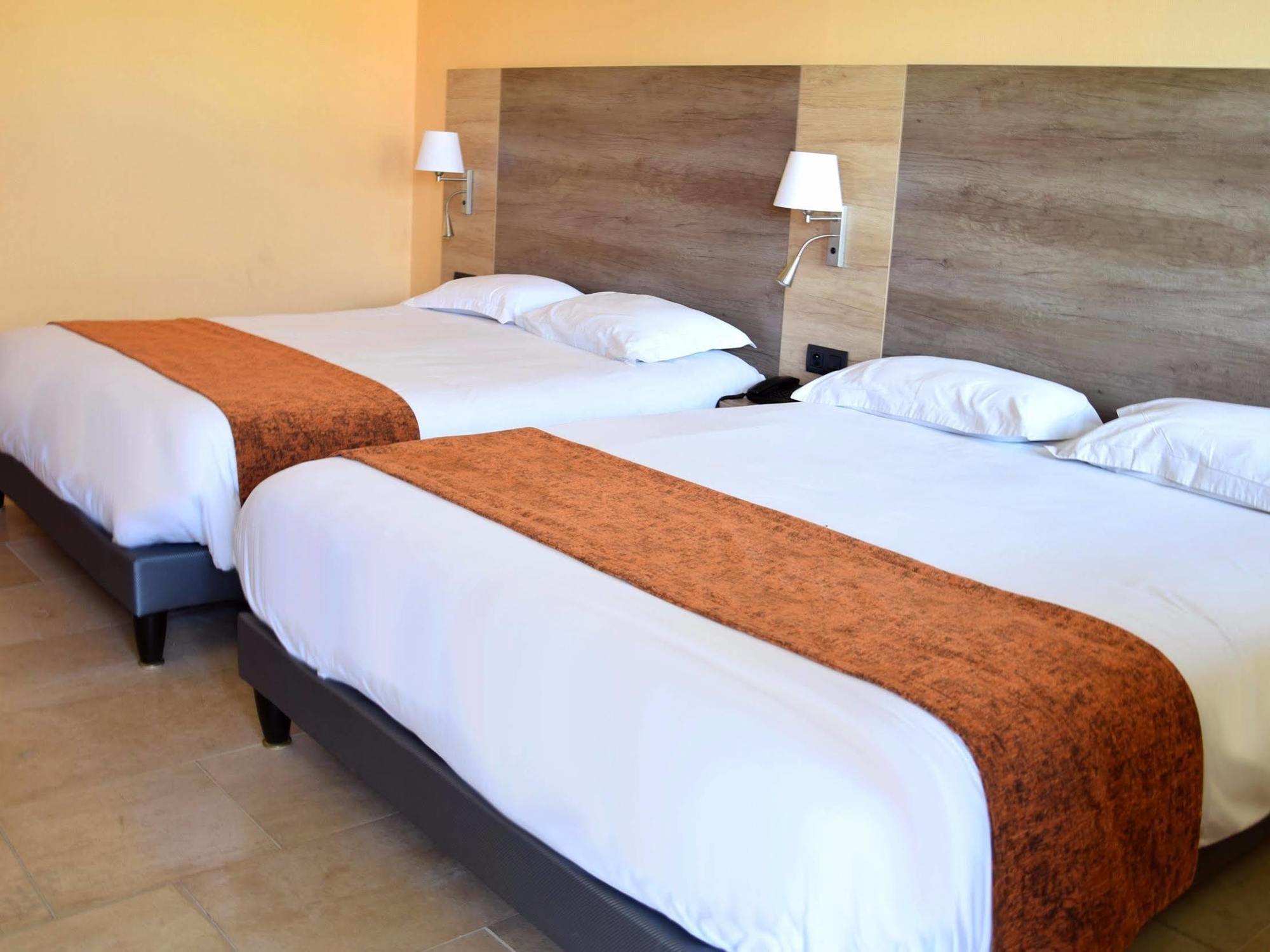 Logis Des Sources Hotel Créney-près-Troyes Eksteriør billede