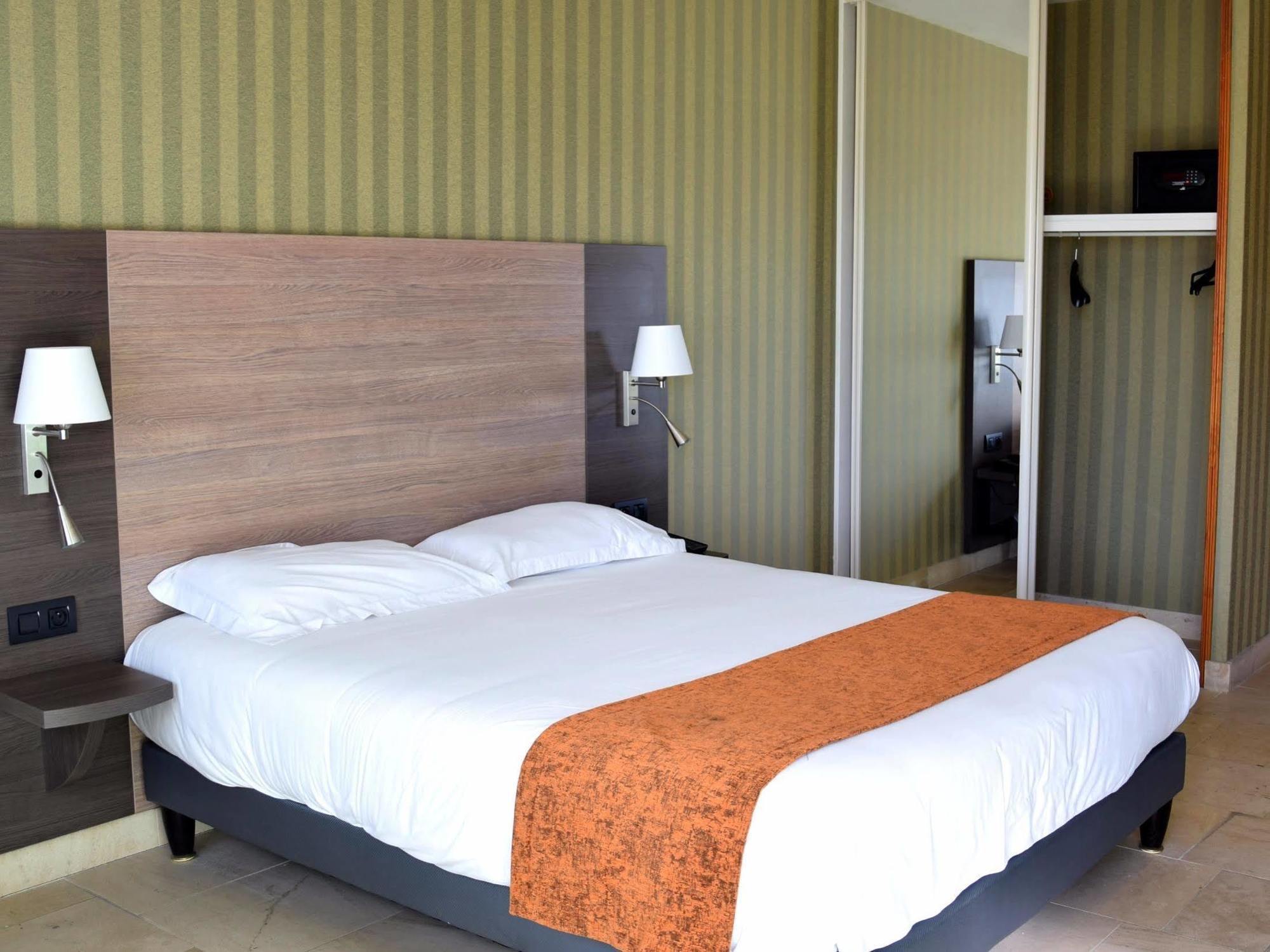 Logis Des Sources Hotel Créney-près-Troyes Eksteriør billede